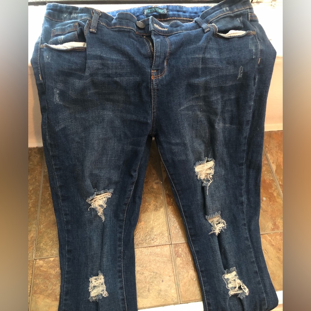 Distressed skinny jeans